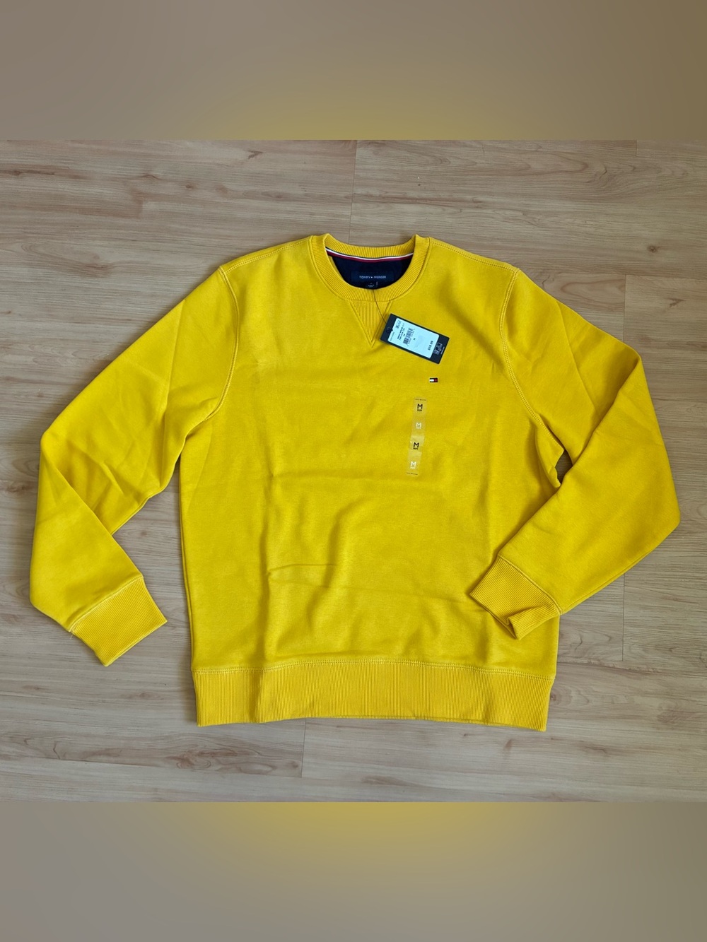 Tommy Hilfiger Men's Bright Yellow Crewneck Sweatshirt Medium